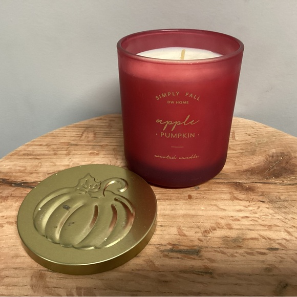 Never Lit - Apple Pumpkin Scented Candle in lidded Glass Jar by DW Home - Nice - Picture 2 of 11